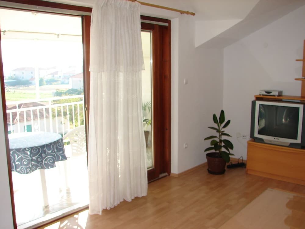 Tone - Spacious and Comfortable - A2 Plavi view 2