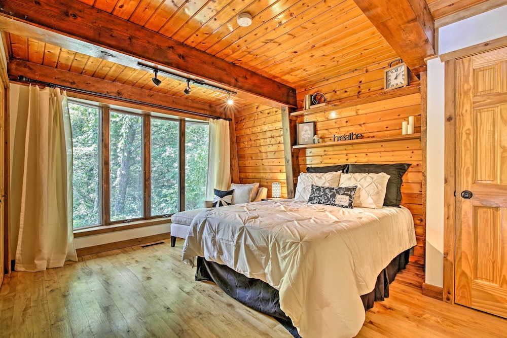 New York City Vacations - Walk to Tuttle Creek Lake: Secluded Scenic Retreat - Property Image 3