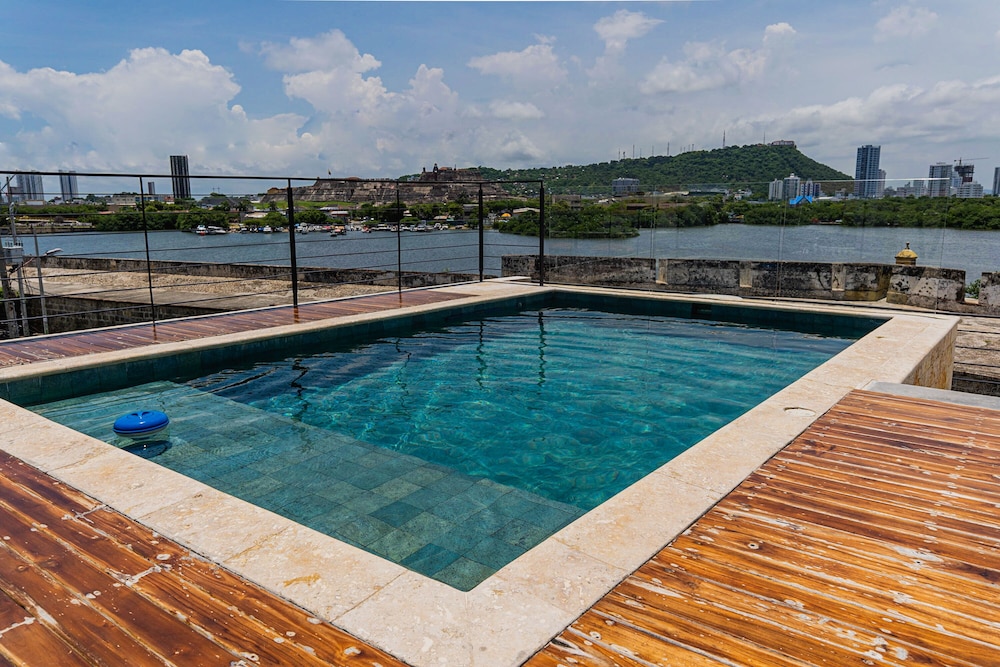 Dm-1q Studio Room In Getsemani With Pool and Wifi