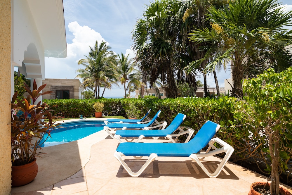 Beachfront Homes by Playa Paradise
