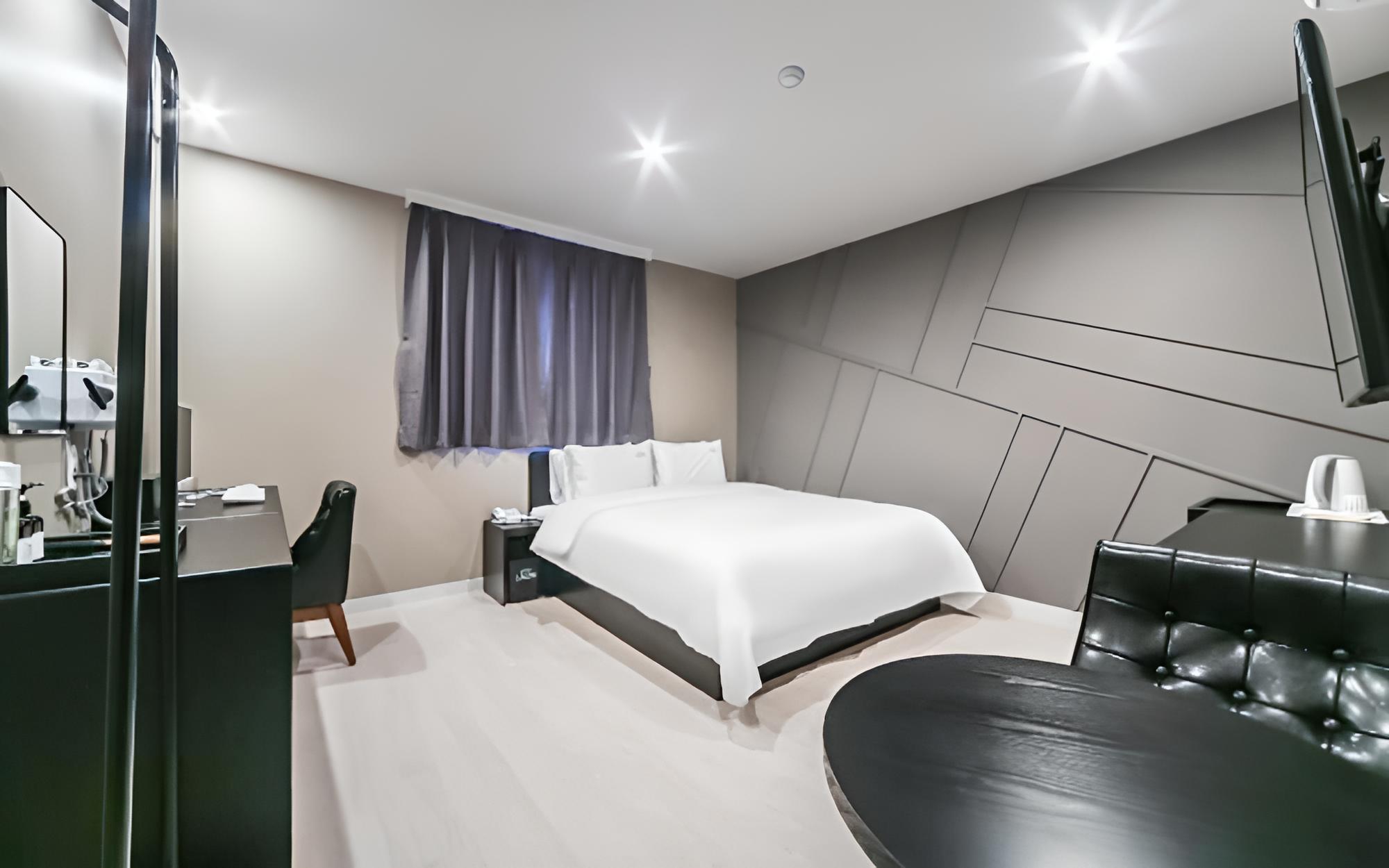 Changwon Myeongseodong Hotel Laon view 4