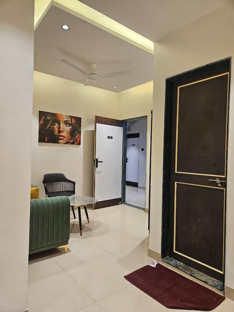 Hotel lotus exicutive