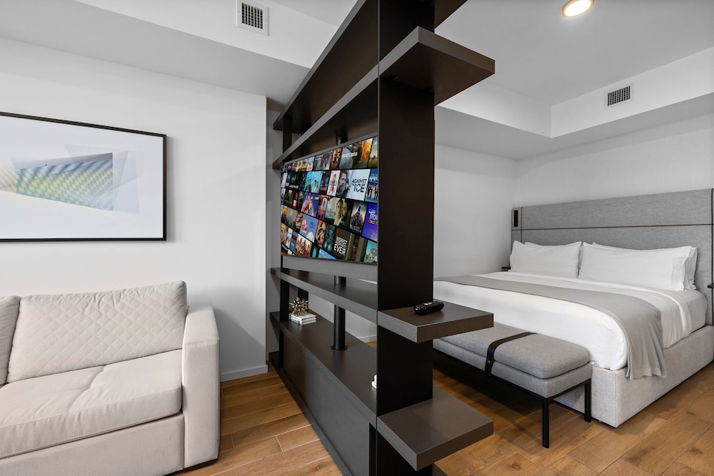 High-Floor Studio with Incredible Views