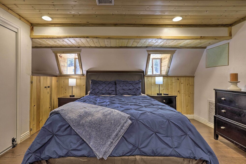 Cozy Duck Creek Cabin ~ 12 Mi to Nat'l Forest view 3