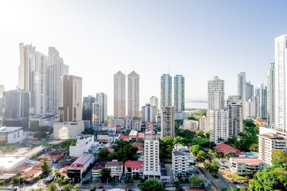 w Brilliant 1BR w Beautiful View in Calle 50