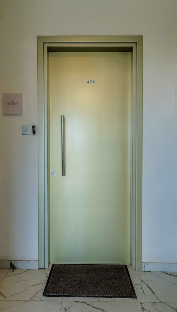 Chic City Center Stay With Stunning View