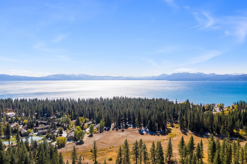 Pinegrove by Avantstay Beautiful Villas Condo Just Outside Tahoe City! - Property Image 7