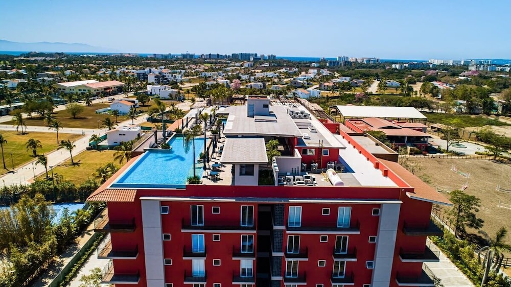 Equipped 3BR House - Pool - Gym - 5 min to Beach