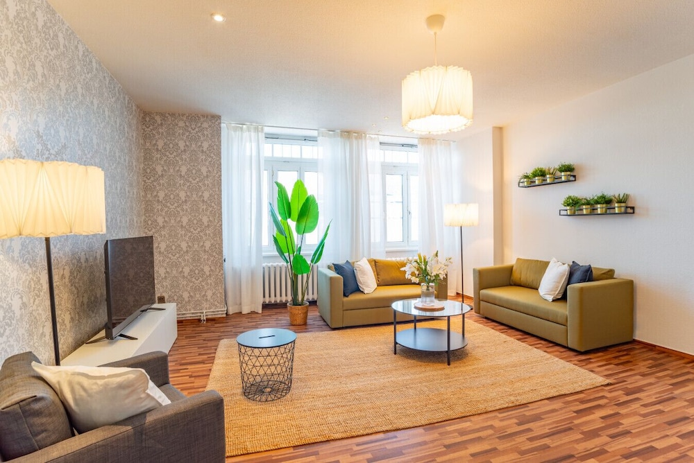 Spacious Apartment In Strausberg - Sleeps 6