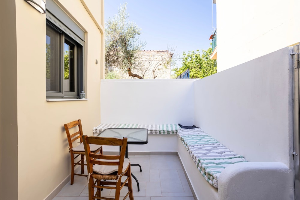 Azure Seaside Retreat in the Heart of Petalidi