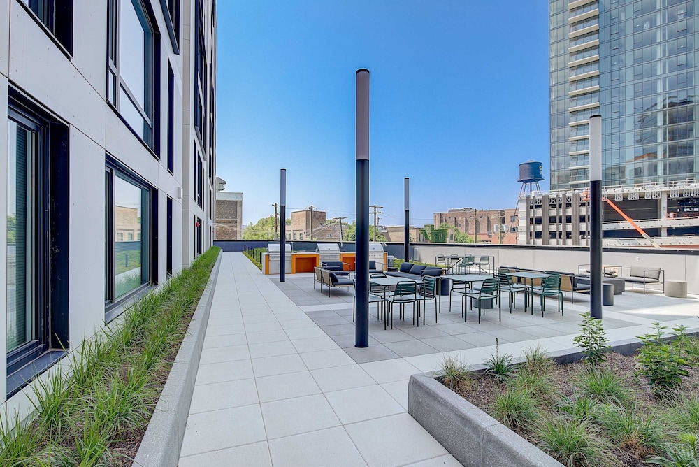 4BR Lincoln Park Getaway Steps to Red Line