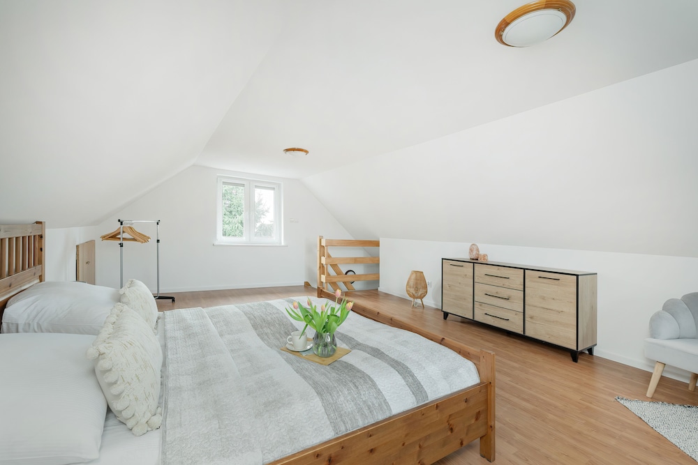 Beautiful House With Garden by Renters