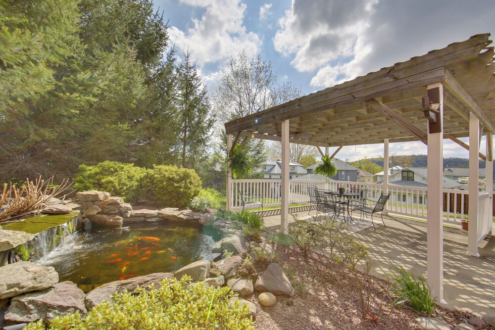 1 Mi to Dtwn: Cozy Retreat in New Kensington!