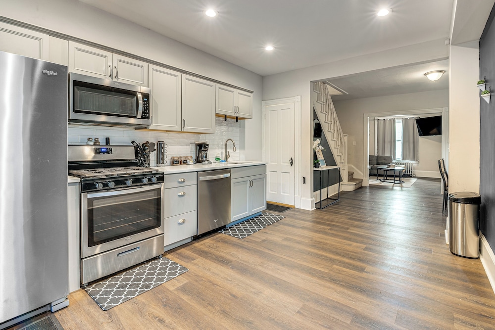 Stay & Play in Dtwn Stroudsburg: Updated Townhouse
