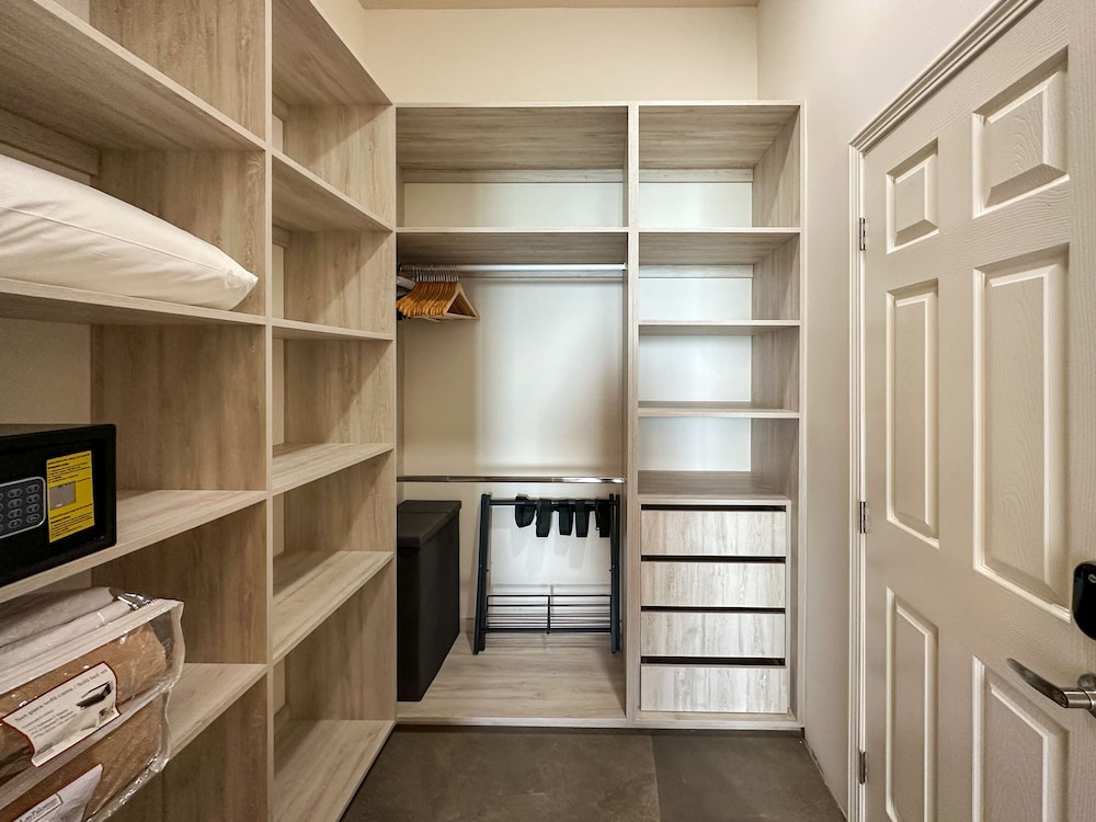 Beachtop Haven 2BR Condo at Iconic Sandy Beach