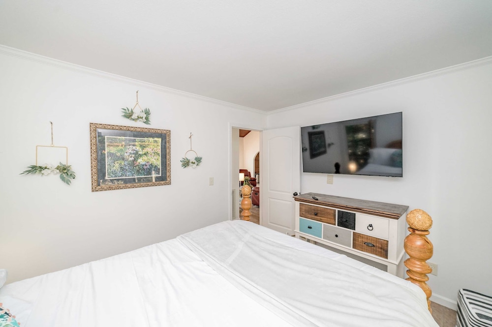 Panorama by Avantstay Unparalleled Views, Deck w/ Hottub, Game Room Pool Table