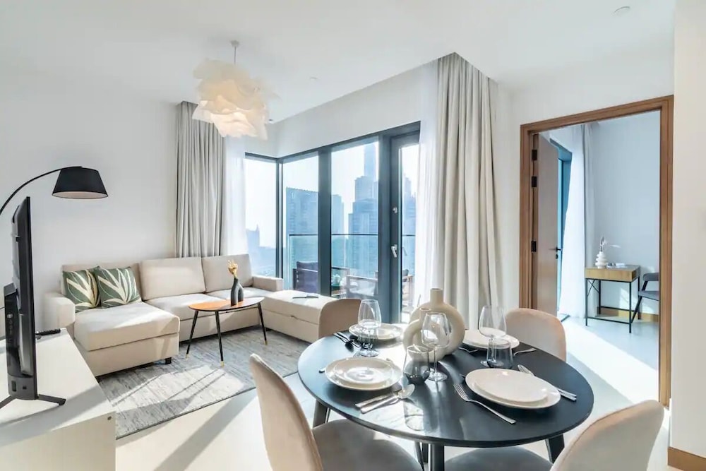 High Floor and full Marina view