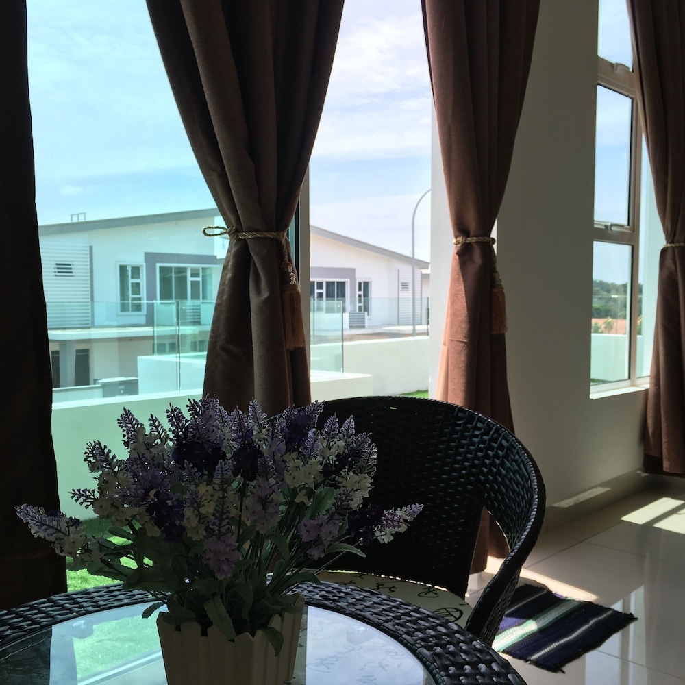 Lux Desaru Villa
