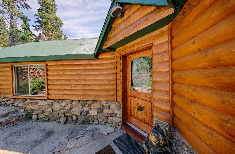 Longs Peak Cabin - Monthly Long-term Vacation Rental 30 Days -- Estes Park 3 Bedroom Cabin by RedAwning - Property Image 38