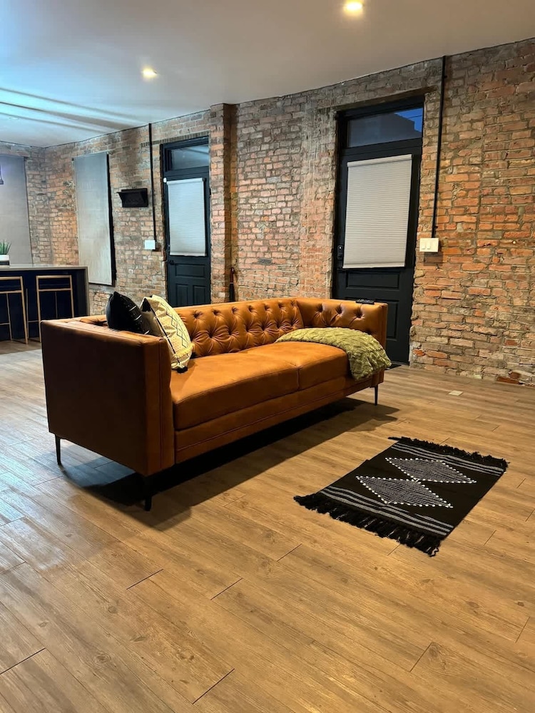 Jungle House Downtown Columbus – Modern Boutique Suites