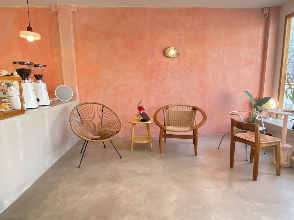 Modern Family House - 4 Bedrooms 5 Mins From Old Town With Gallery - Deja Home