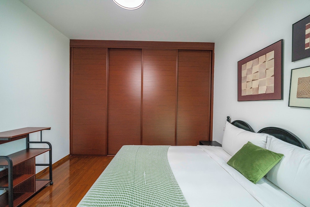 Tyms 2BR APT Lujiazui Renheng Riverside