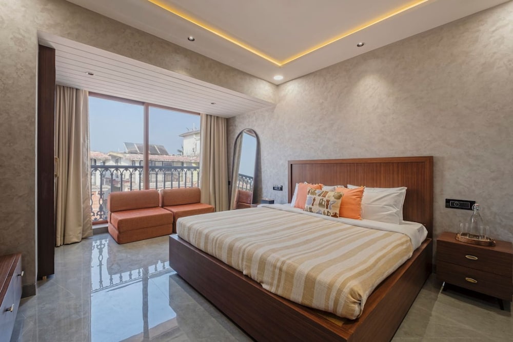 Modern 1BR With Pool 5min Drive to Candolim Beach