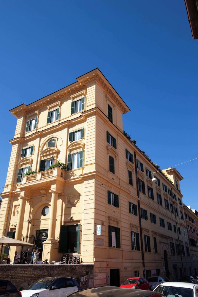 Colosseum Holidays - Luxury 3 Bedroom Apartment
