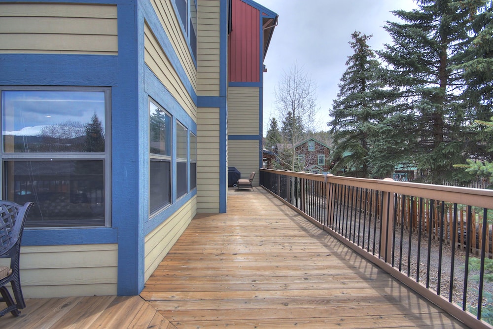 Longbranch 216 2 Bedroom Condo by RedAwning