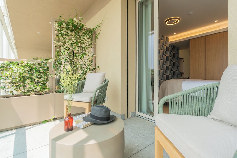 Pureview Luxury Suites, with breakfast & pool by Rent all Como