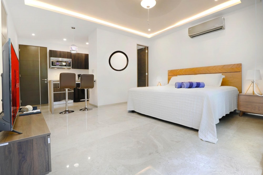 Beautiful 2B Apartment Downtown Location Amazing Rooftop View and High Speed Internet view 2