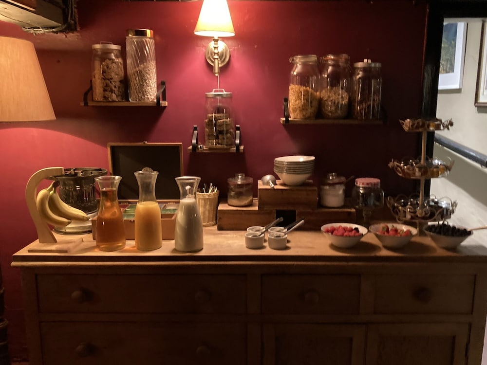 The Three Cups Inn