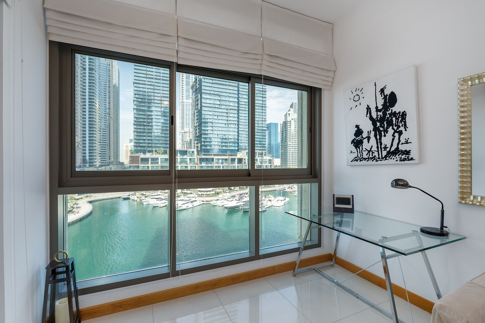 1BR Apt in Prime Location w Marina View Balcony