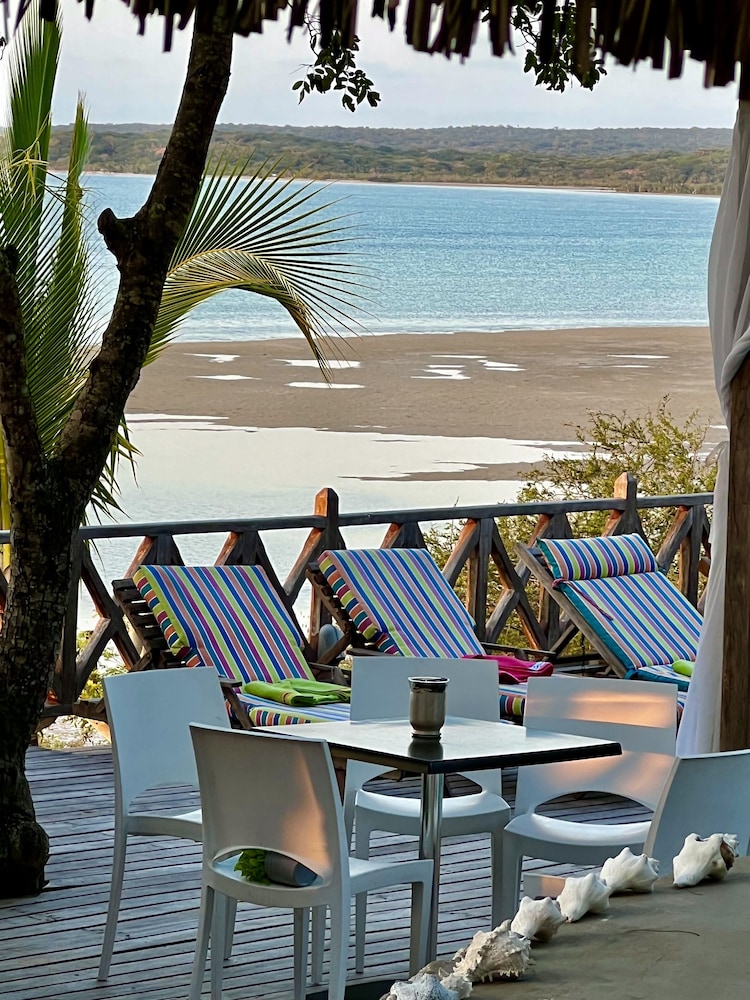 Moyeni Lodge