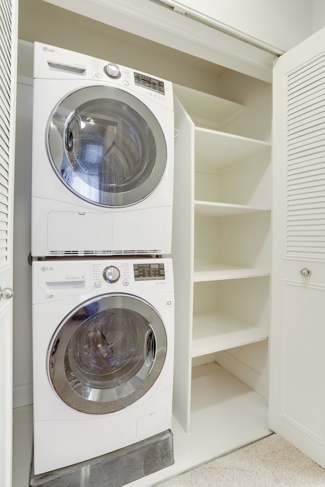 Modern 1BR Stay in Crystal City