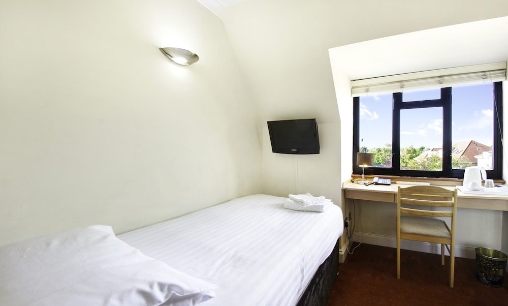 Harrow Vacations - The Brent Hotel - Property Image 4