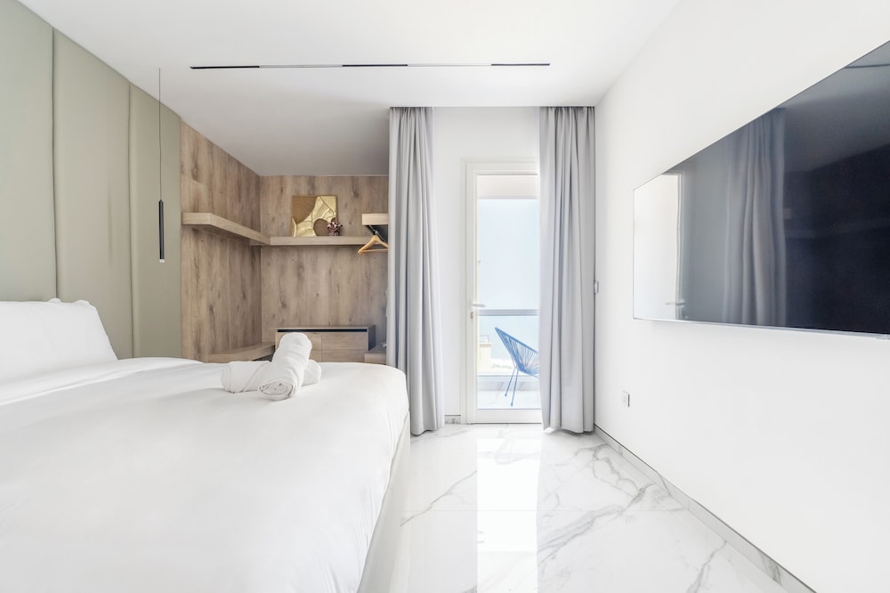 Seaside Elegance - Luxury 3-BR in JBR