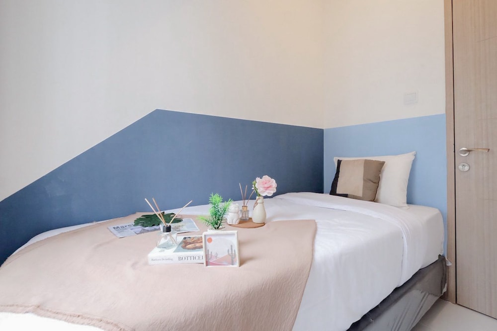 Blue Accent Minimalist 2Br At Tokyo Riverside Pik 2 Apartment