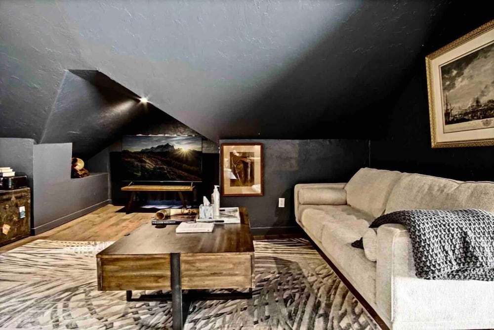 Oklahoma City Vacations - 3-story 6-bedroom 4 Bathrooms 3min-asian Dist - Property Image 53