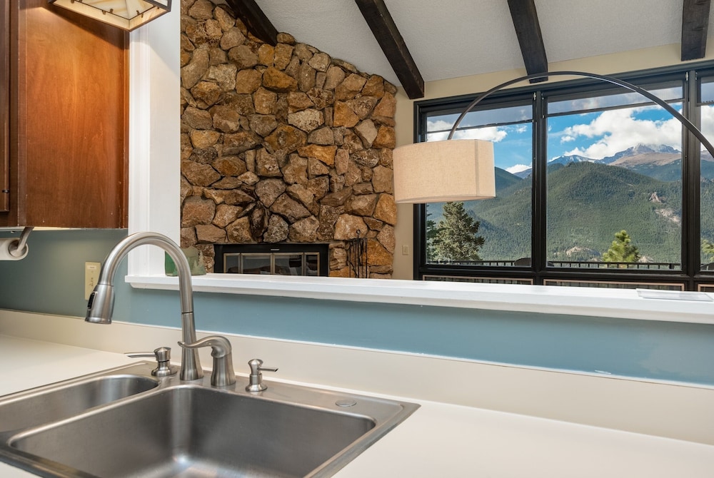 Cedar Upper Luxury Vacation At Windcliff 3 Bedroom Home by RedAwning - Property Image 30