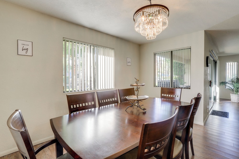 Golf, Hike & Relax: Cathedral City Condo