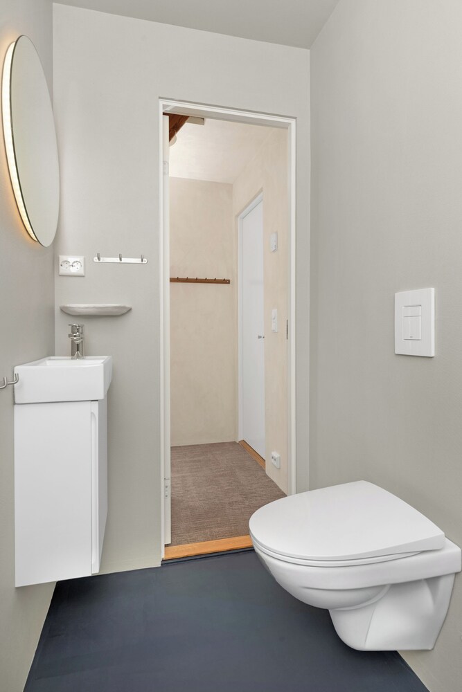 Central Guest House - Private Bathroom