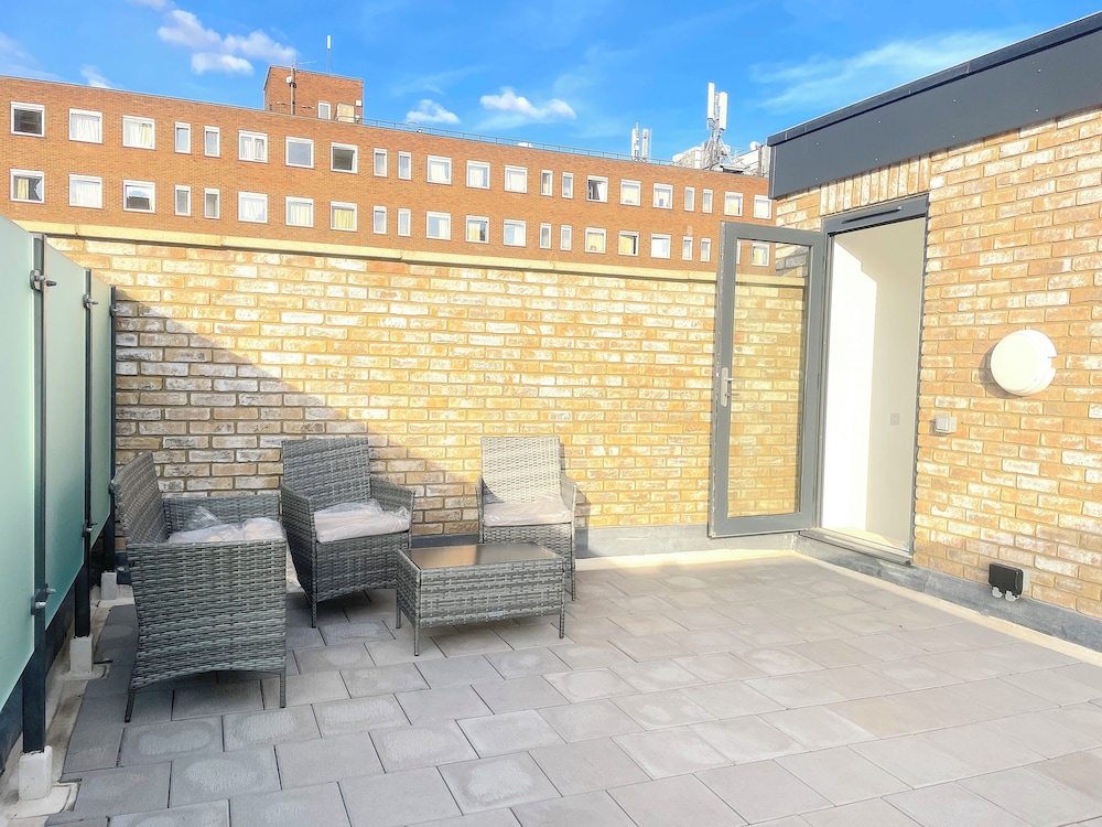 Cosy Modern Townhouse, 5mins to Tube, 02, Excel