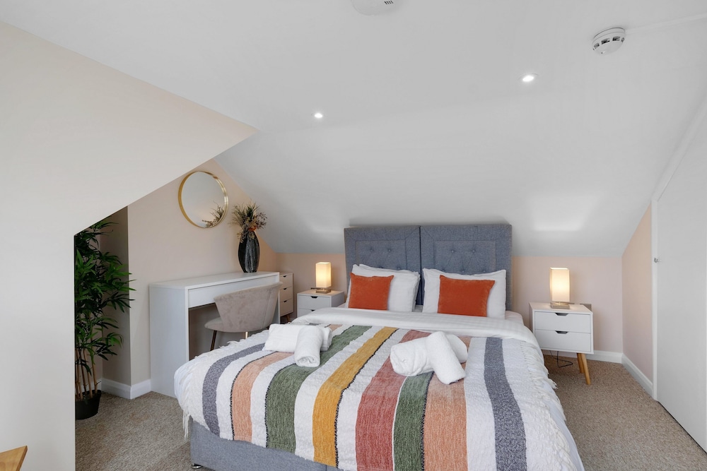 Stylish 4 Bedroom Home in Brightside Ave