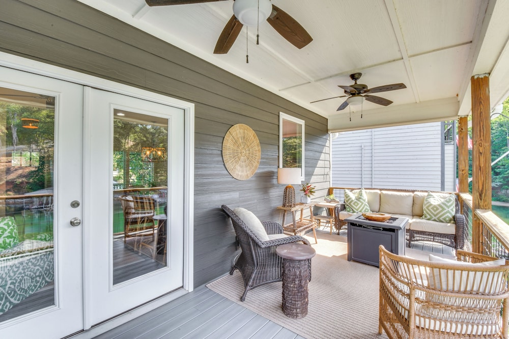 Lakefront Fun Near Clemson! Retreat w/ Pool Access