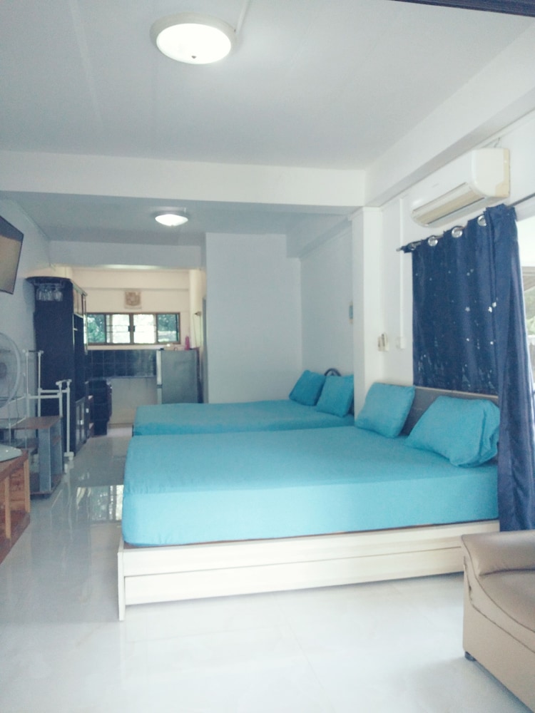 Chomlay Restaurant & Room for Rent