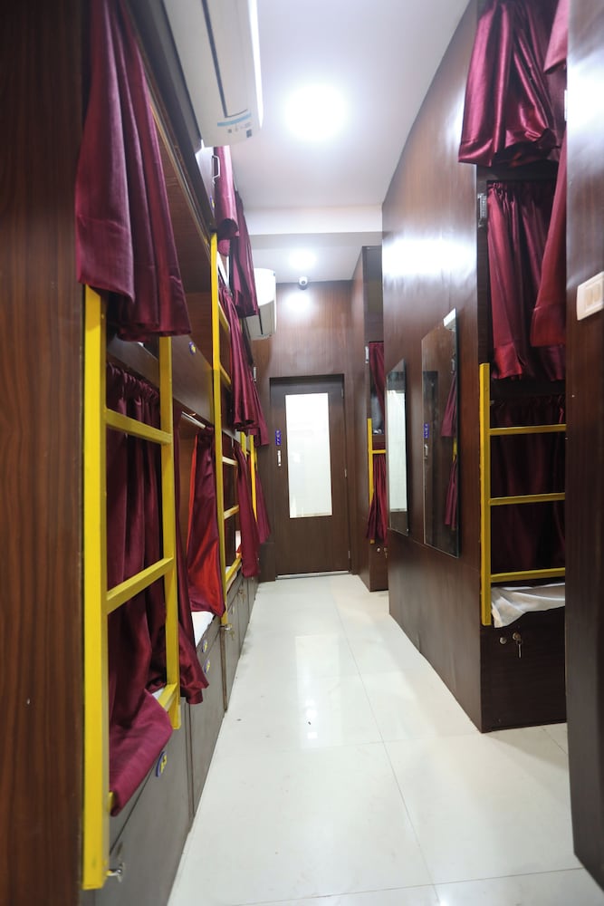 Mango Goregaon Hostel & PG