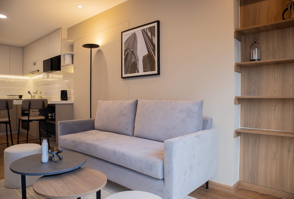 Majestic 1BR With Balcony in Miraflores