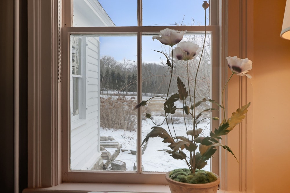 Gorgeous Hudson Valley Farmhouse On 14 Acres 3 Bedroom Home