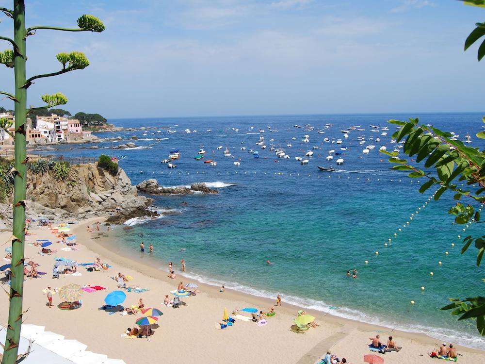 Apartment near Sea with Shared Swimming Pool in Costa Brava photo 5